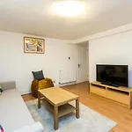 New Stylish 1 Bedroom Flat With Garden London