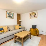 New Stylish 1 Bedroom Flat With Garden London