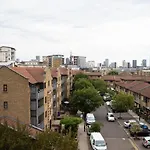 Lovely 2 Bedroom Flat Next To Victoria Park