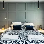 Spacious Modern 2 Bedroom London Flat