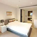 Stylish Two-Bedroom Flat Near Us Embassy