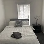 London Bliss Retreat - Superb 3-Bed House