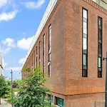 Guest Favourite Apartment At Battersea Power Station Close To Chelsea London