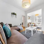 Luxury 4-Bedroom Modern Flat In Central London Steps From Station, Sleeps 9 In Style!