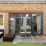 Putney Thames Garden Flat