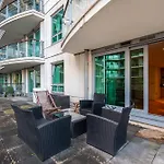 Central 2 Bed With Large Terrace