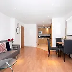 Central 2 Bed With Large Terrace
