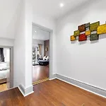 Luxury 2 Bedroom Balcony Kensington Flat For 6 Near Harrods & Next To Station!