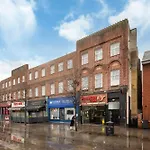 Spacious 2-Bed Apartment Near Stockwell & Brixton Free Wifi & Quick Central London Access