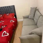 4 Beds Sleeps 15 Near Lcy Airport & Excel London