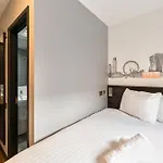 Easyhotel Victoria