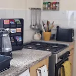 2 Bed-Sleeps5-Free Parking-10 Min Walk Underground