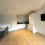 Stunning 2Bedroom Flat With 2 Balcony In Whitechapel - 5Mins To Aldgate Station
