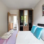 2Bdr Apt Steps To Battersea Park