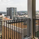 Spacious Modern 1 Bed Apartment.