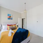 Business Relocators Contractor Stays In Luxury Flat 2B2B