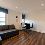 Parkside London Apartment (SS3)