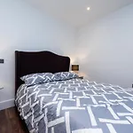 Parkside London Apartment (SS3)