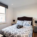 Parkside London Apartment (SS3)