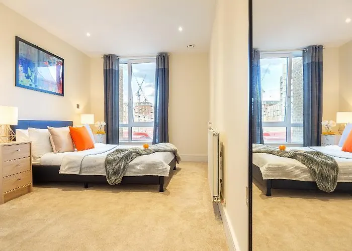 Luxurious Canary Gateway Serviced Apartment