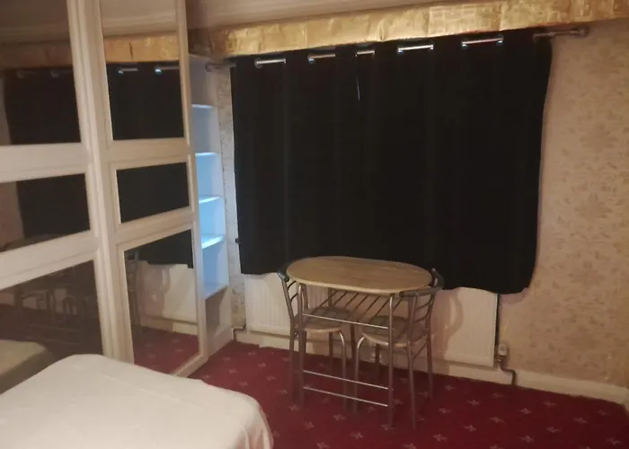Lovely 1-Bed Studio In London