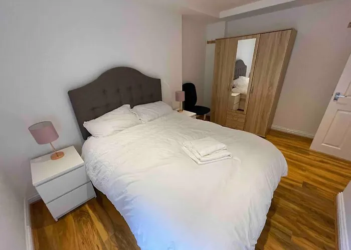 Comfortable 1 Bedroom And Double Sofa Bed Flat