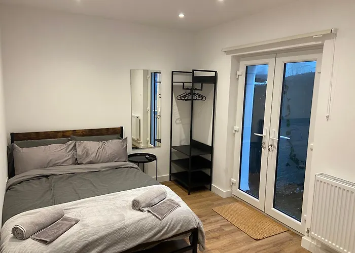 Kensington Room With Private Garden & Bathroom