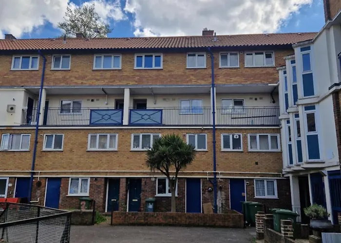 2 Bed-Sleeps5-Free Parking-10 Min Walk Underground