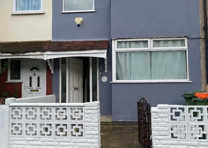 4 Beds Sleeps 15 Near Lcy Airport & Excel London