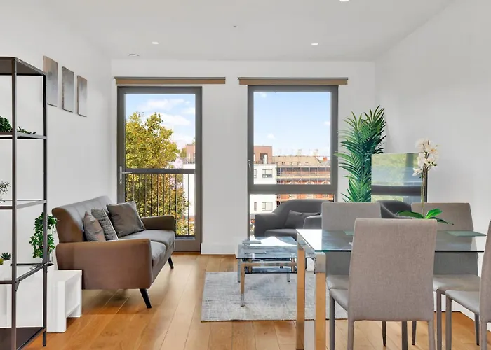 Pass The Keys Spacious 2-Bedroom Apartment