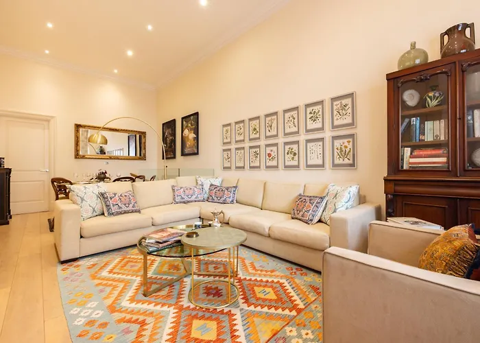 Large 3-Bed 5-Guest 1841 Duplex House Paddington