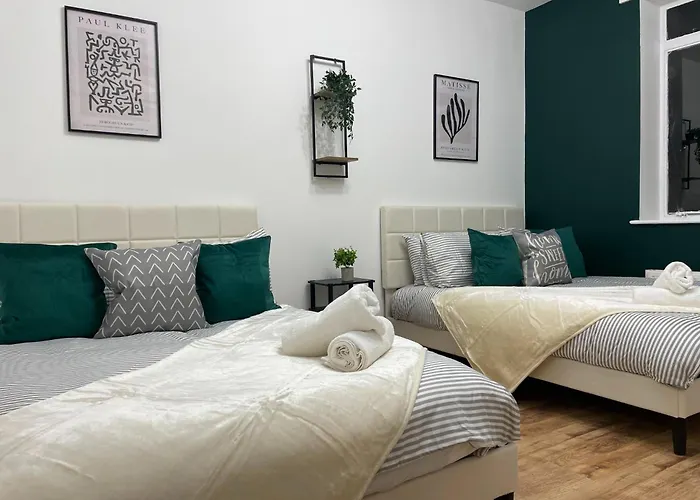 Stunning Apartment Near Paddington - Sleeps 8