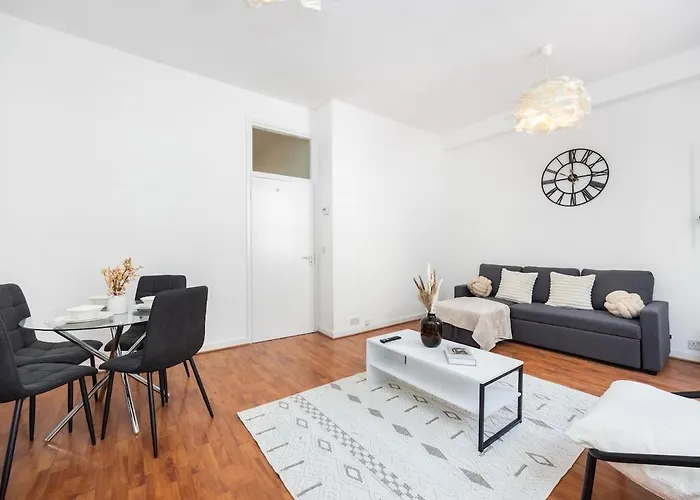 Spacious 1Br Near London Bridge