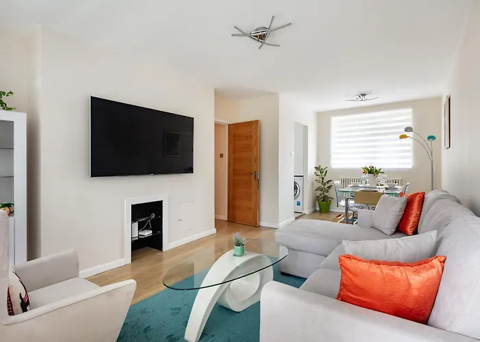 2Bdr Apt Steps To Battersea Park