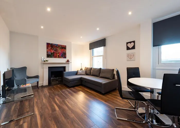 Parkside London Apartment (SS3)