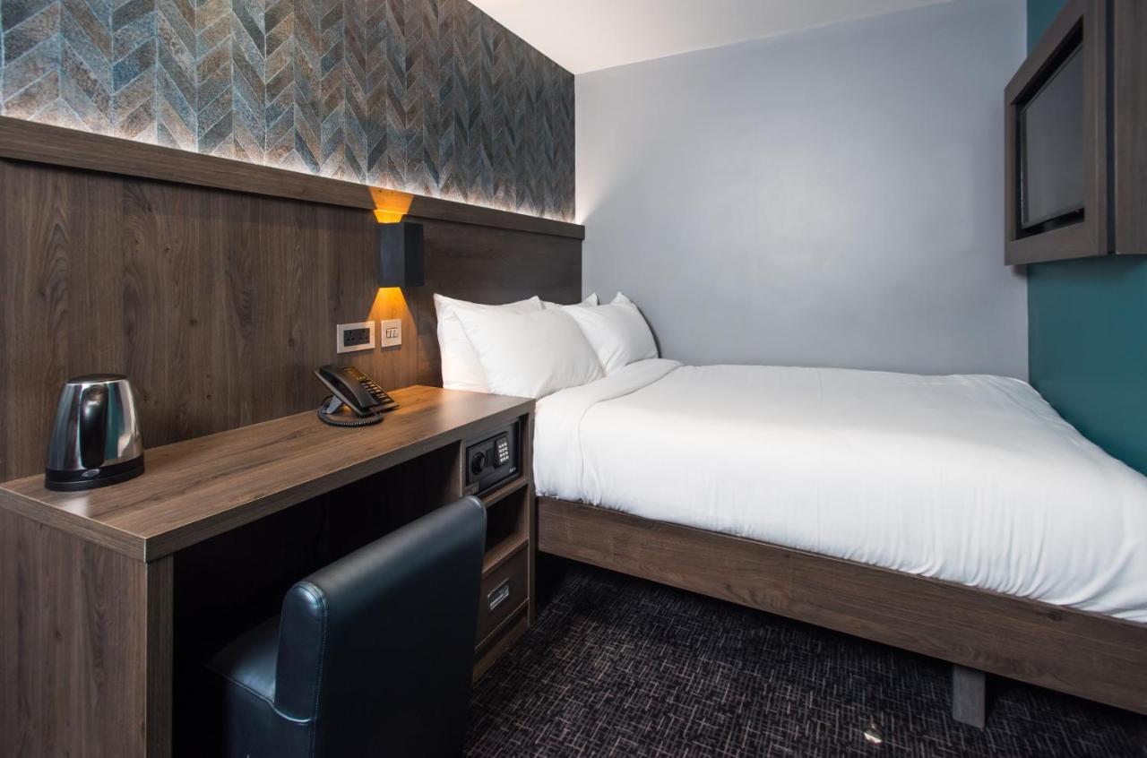Brit Elephant Castle Hotel 3*