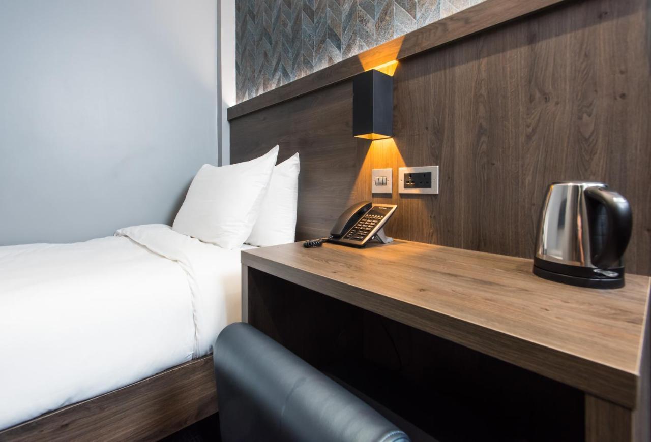 Brit Elephant Castle Hotel 3*