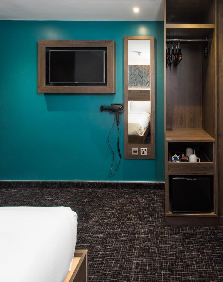 Brit Elephant Castle Hotel London