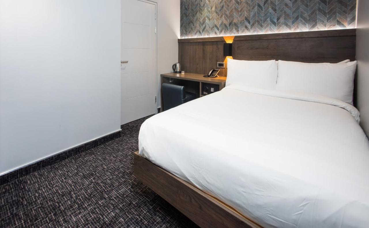 Brit Elephant Castle Hotel
