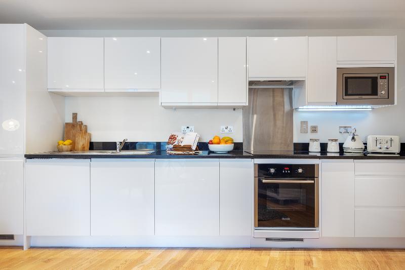 Luxurious Canary Gateway Serviced Hotel 4*
