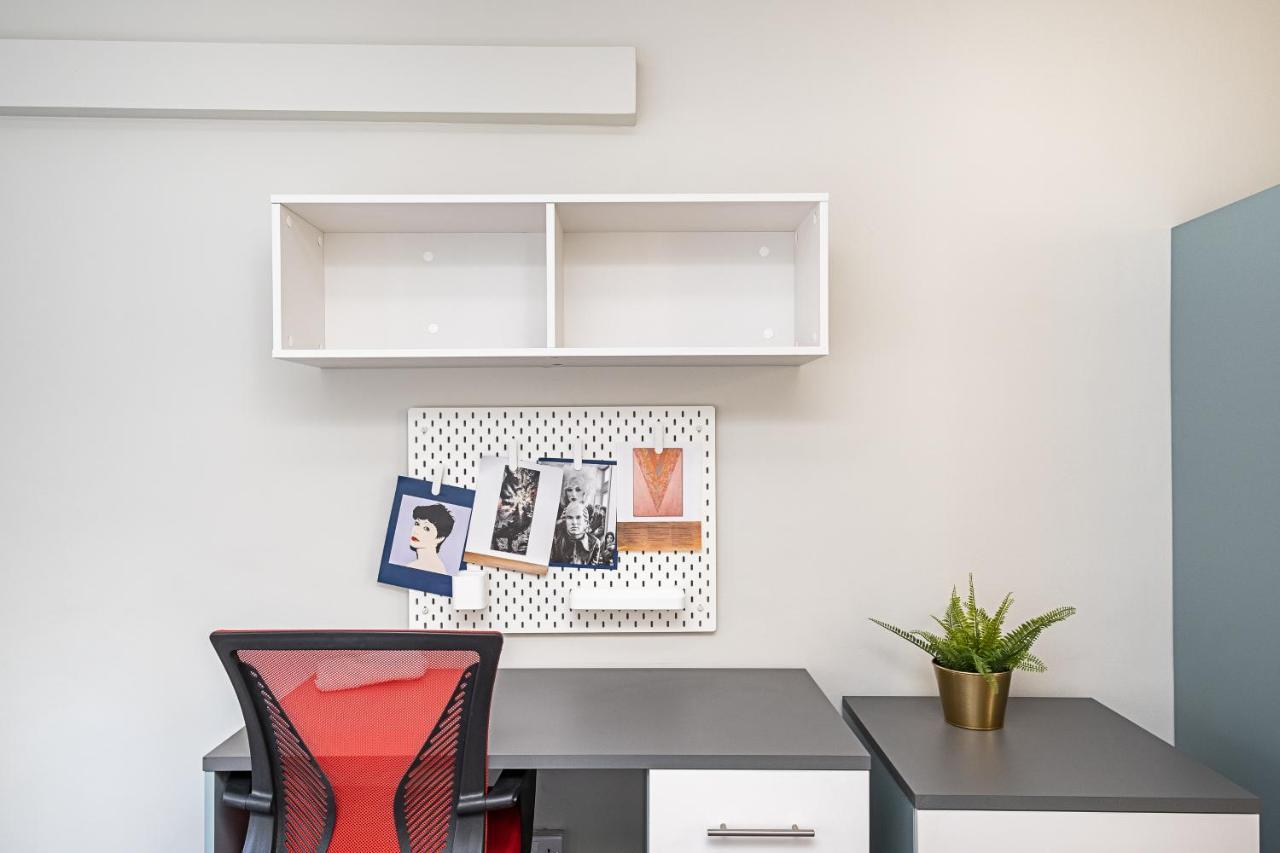 Modern And Studio, Westminster - Sk *