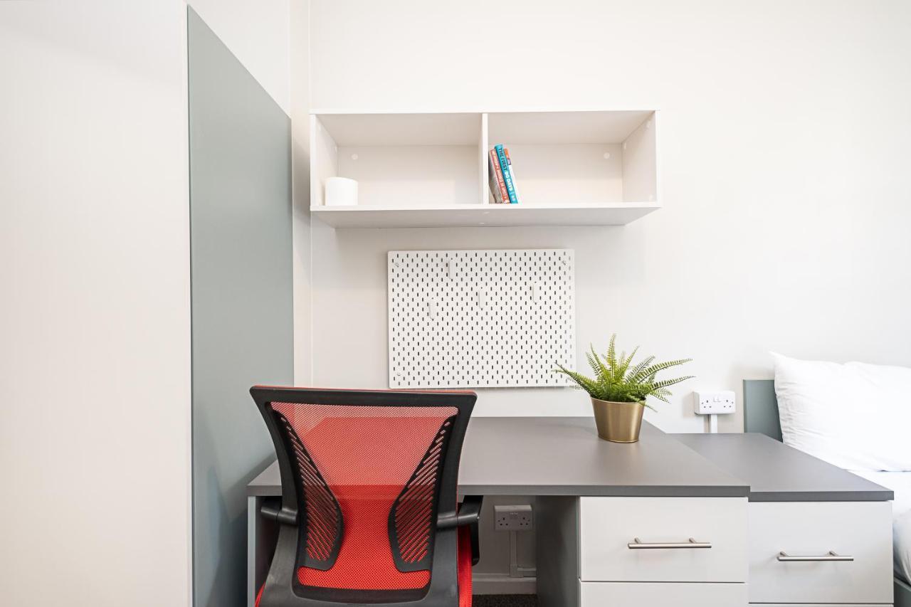 Modern And Studio, Westminster - Sk *