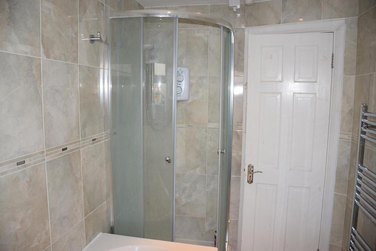 Holiday home Three Bedroom Flat, Camborne Avenue W13