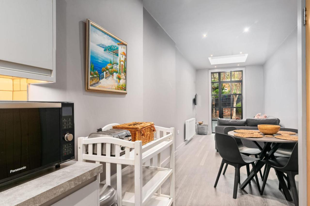 Lovely 2-bed - Hosted By Guestready * Londen