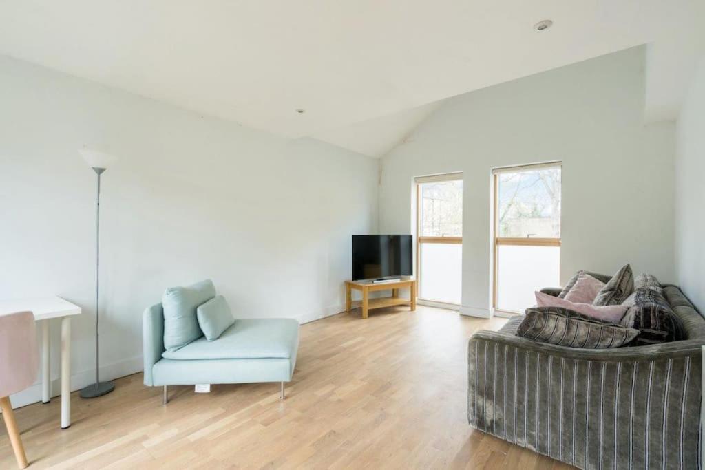 Apartment 3 Benbow Mews