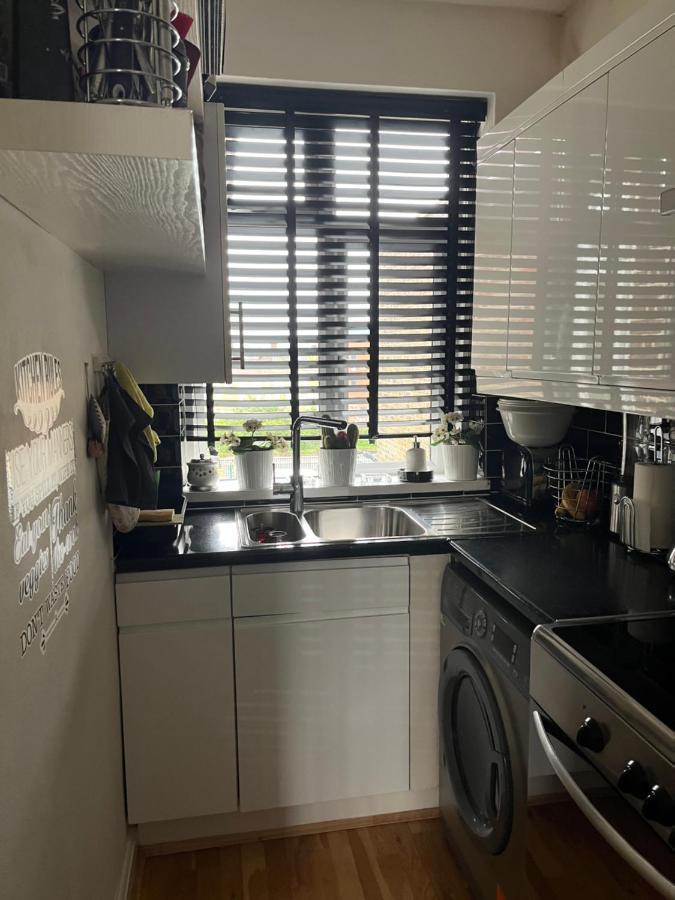 Apartment Lovely 2-bedroom In Zone 2 London