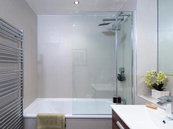 Luxury 4 Bed In Holiday home London