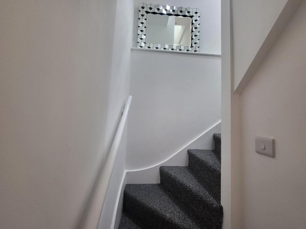 Garland Grangewood Central House, * Londres