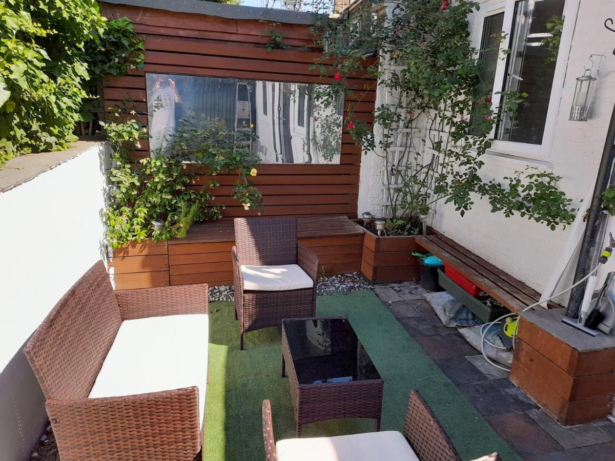 Apartment 2 Bed Luxury Service In The Heart Of Chiswick Town, W4 Zone 2