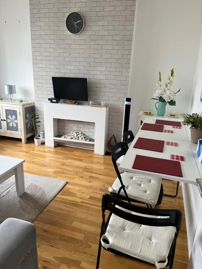 Apartment Lovely 2-bedroom In Zone 2 London